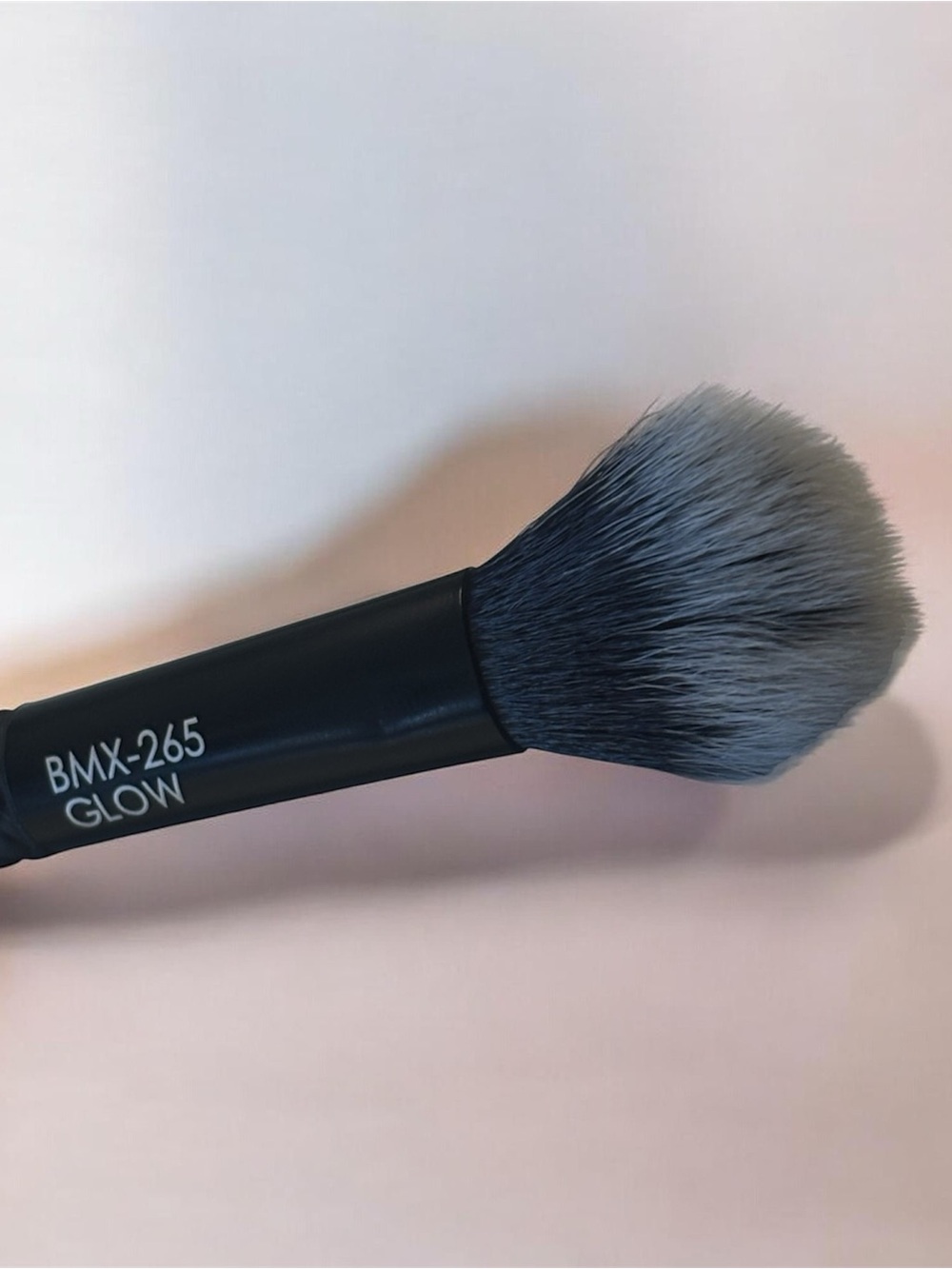 Royal & Langnickel MODA Pro Glow Brush in Black